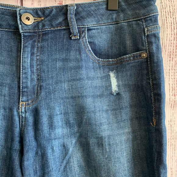 “Margaux” Insta-Sculpt Skinny Jeans in “Breeze” { DL 1961 } - Picture 4 of 15